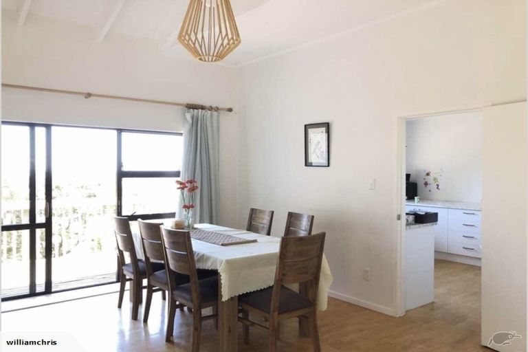 Photo of property in 947 East Coast Road, Torbay, Auckland, 0630