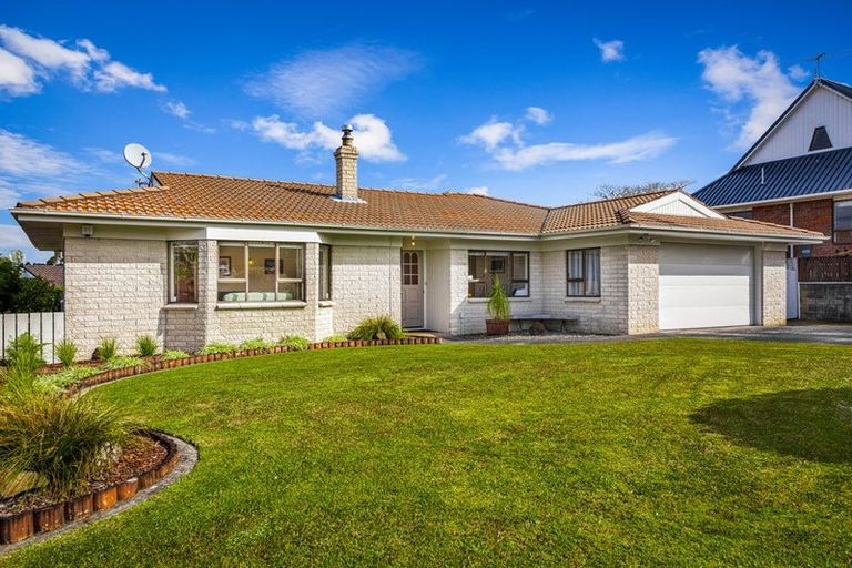 Photo of property in 15 Tatyana Place, Massey, Auckland, 0614