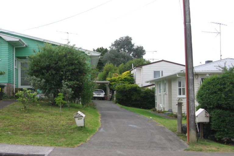 Photo of property in 2/21 Levesque Street, Birkdale, Auckland, 0626