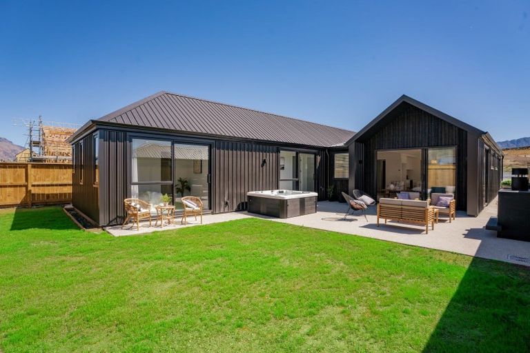 Photo of property in 95 Drysdale Road, Jacks Point, 9371