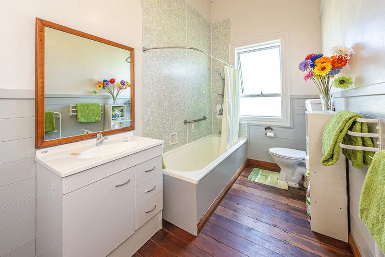 Photo of property in 23 Waitangi Road, Waverley, 4592