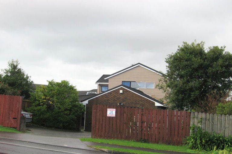 Photo of property in 136 Botany Road, Botany Downs, Auckland, 2010