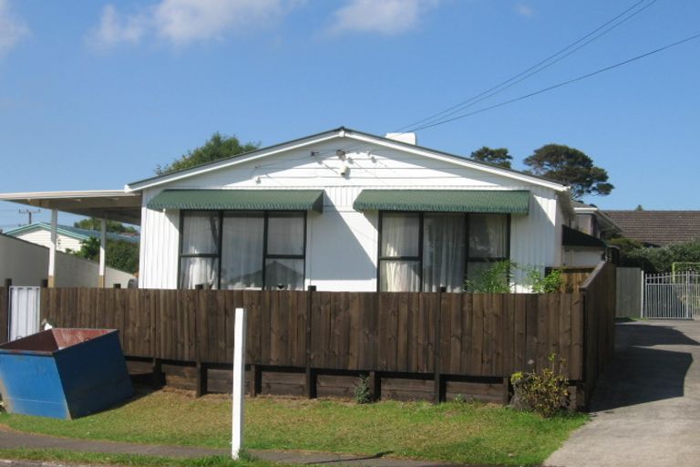 Photo of property in 1/3 Sheridan Drive, New Lynn, Auckland, 0600
