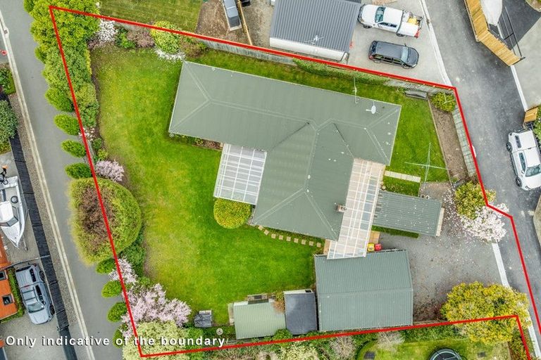 Photo of property in 102 Wairakei Road, Bryndwr, Christchurch, 8052