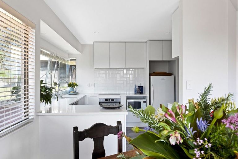 Photo of property in 4/96 William Bayes Place, Red Beach, 0932