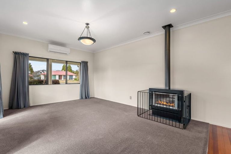 Photo of property in 31 Hoyte Place, Pukehangi, Rotorua, 3015