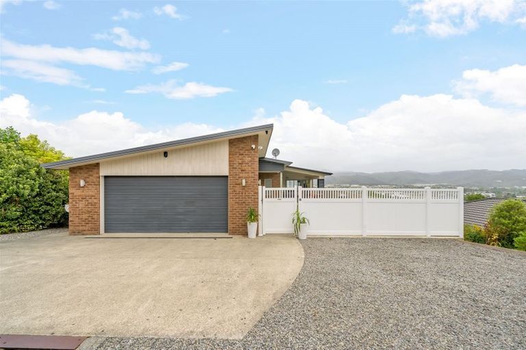 Photo of property in 15 James Nairn Grove, Riverstone Terraces, Upper Hutt, 5018