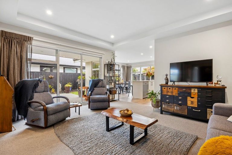 Photo of property in 33 Valour Drive, Rangiora, 7400