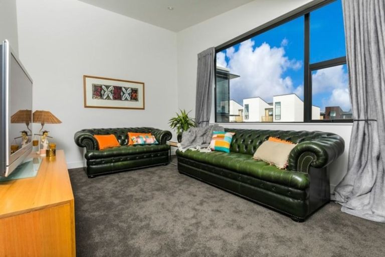Photo of property in 15 Cochrane Road, Hobsonville, Auckland, 0616