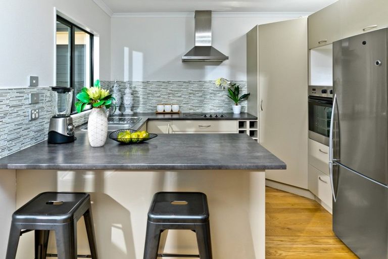 Photo of property in 2/131 Browns Bay Road, Browns Bay, Auckland, 0630