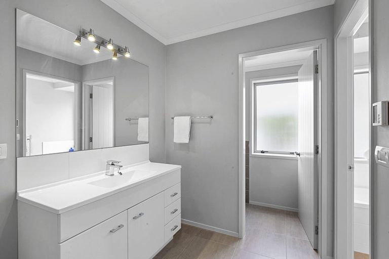 Photo of property in 27 Redwood Crescent, Hurdon, New Plymouth, 4310