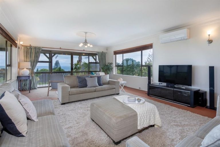 Photo of property in 14 Park Rise, Campbells Bay, Auckland, 0630