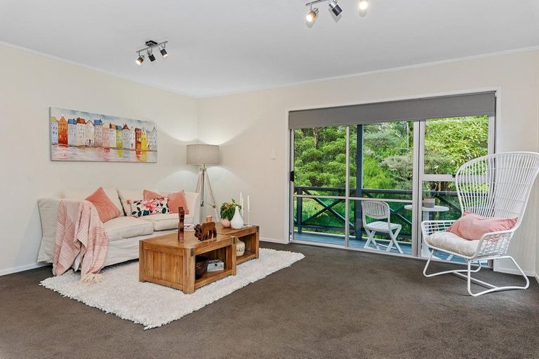 Photo of property in 64 Wirihana Road, Titirangi, Auckland, 0604