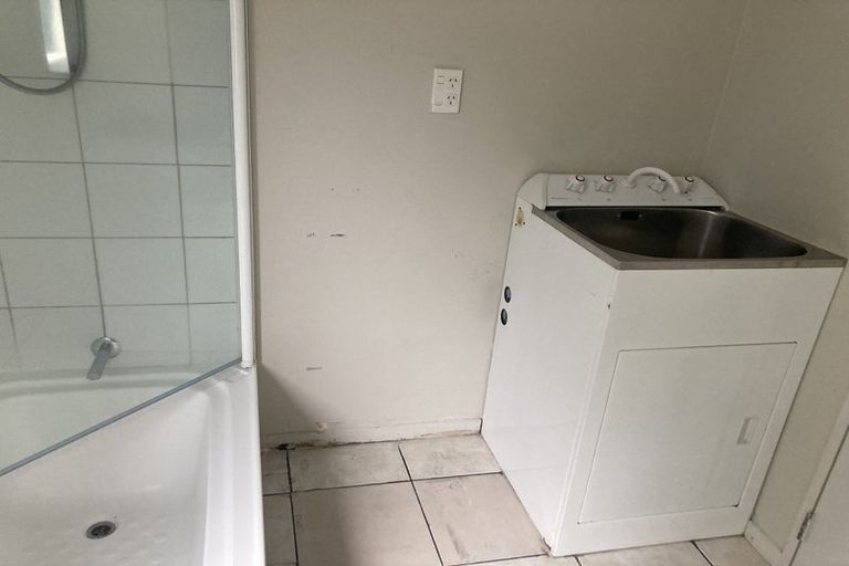 Photo of property in 21 Mona Vale, West Harbour, Auckland, 0618