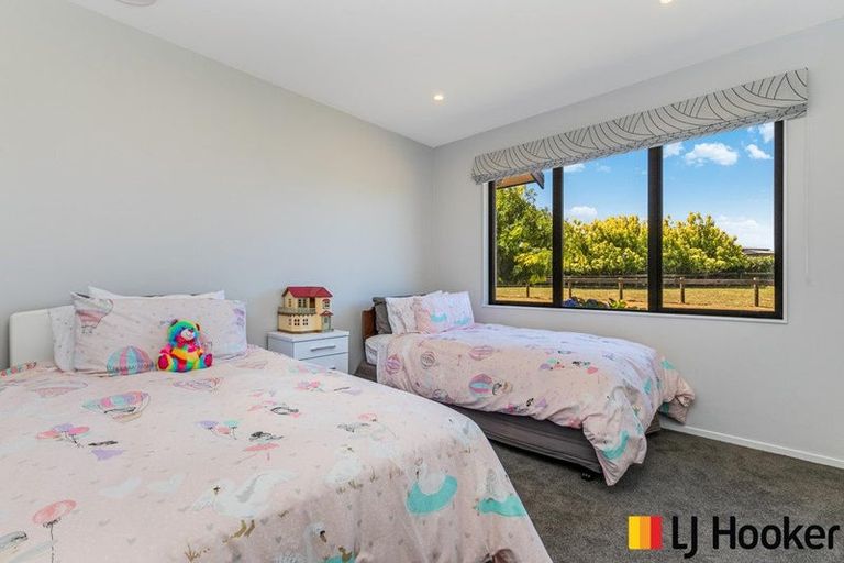 Photo of property in 98 Bushlake Way, Kingseat, Papakura, 2580