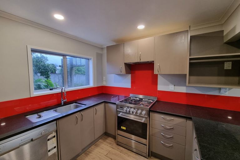 Photo of property in 19 Barrys Road, Glendene, Auckland, 0602