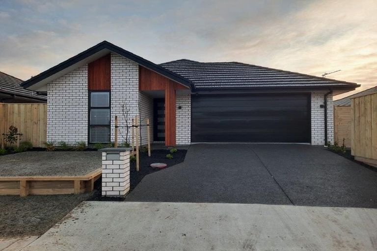 Photo of property in 32 Ellmers Street, Woodend, 7691