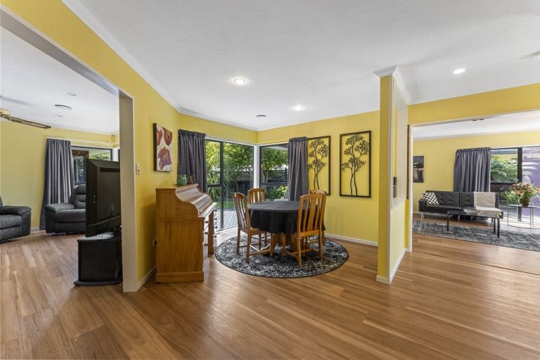 Photo of property in 33 Memphis Grove, Totara Park, Upper Hutt, 5018