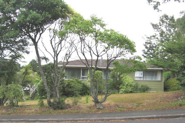 Photo of property in 8 Kerria Place, Sunnynook, Auckland, 0620