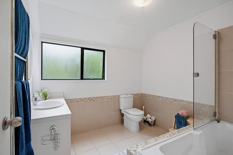Photo of property in 189 Shaw Road, Oratia, Auckland, 0604