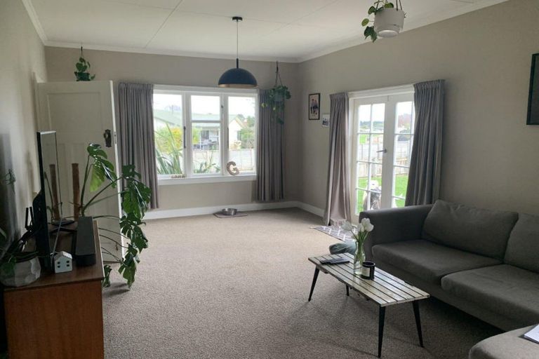 Photo of property in 1 Frood Street, Bulls, 4818