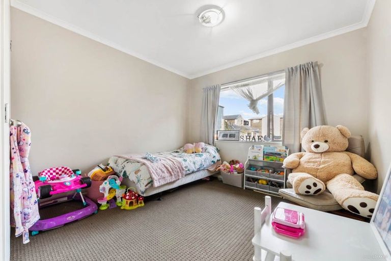 Photo of property in 1 Rixon Place, Te Atatu Peninsula, Auckland, 0610