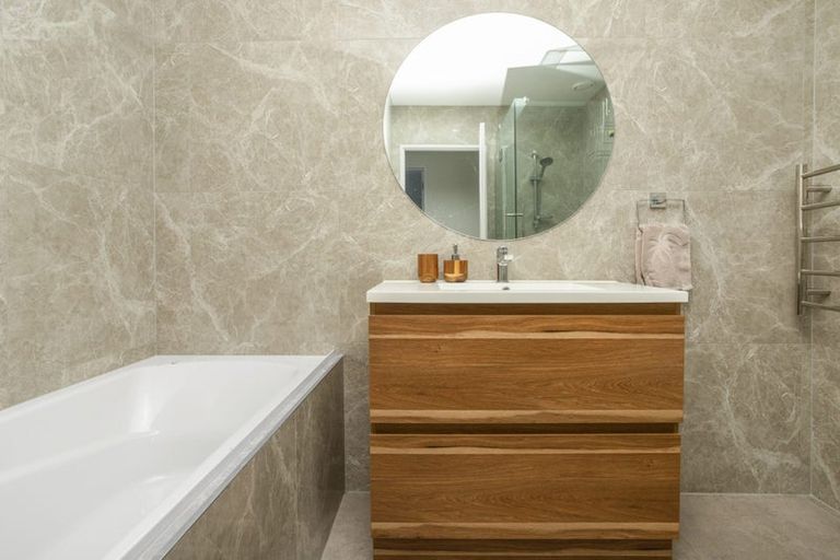 Photo of property in 48b Kemble Close, Mangere, Auckland, 2022