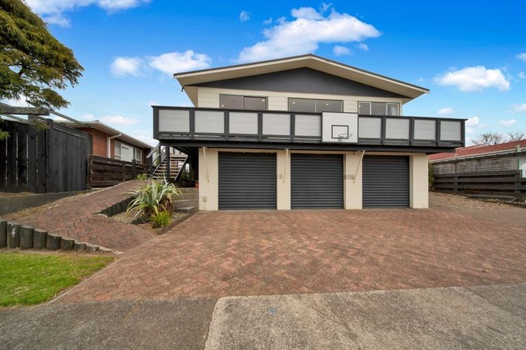 Photo of property in 25 Truby King Street, Merrilands, New Plymouth, 4312