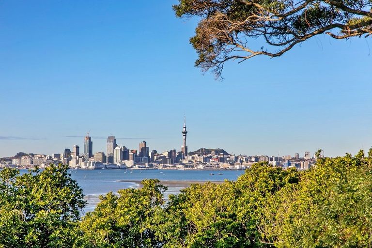 Photo of property in 2/79 Sylvan Avenue, Northcote, Auckland, 0627