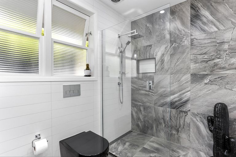 Photo of property in 55 Cliff View Drive, Green Bay, Auckland, 0604