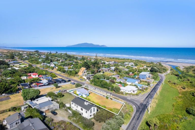 Photo of property in 345 Te Horo Beach Road, Te Horo Beach, Otaki, 5581