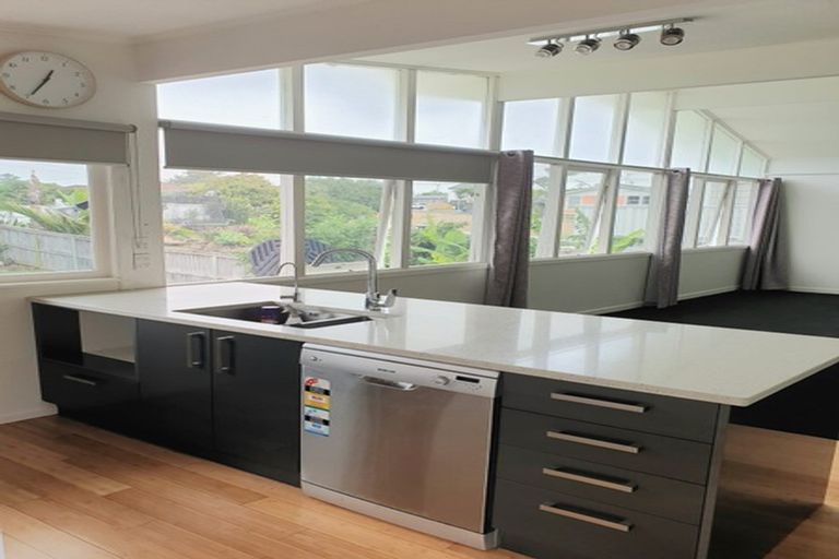 Photo of property in 86 Lancaster Road, Beach Haven, Auckland, 0626