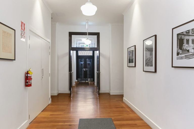 Photo of property in Augusta Apartments, 10/254 Willis Street, Te Aro, Wellington, 6011