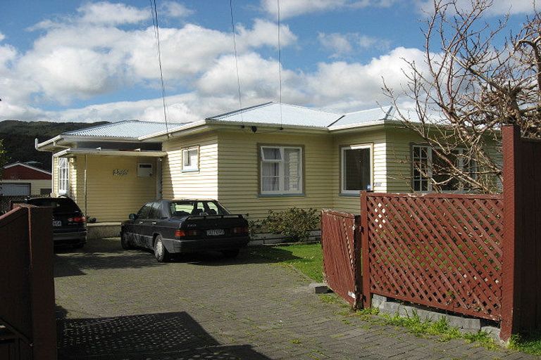 Photo of property in 25 Bledisloe Crescent, Wainuiomata, Lower Hutt, 5014