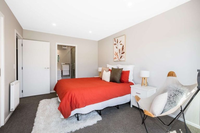 Photo of property in 2/7 Grays Road, Plimmerton, Porirua, 5026