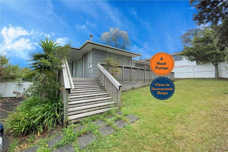 Photo of property in 8 Kerria Place, Sunnynook, Auckland, 0620
