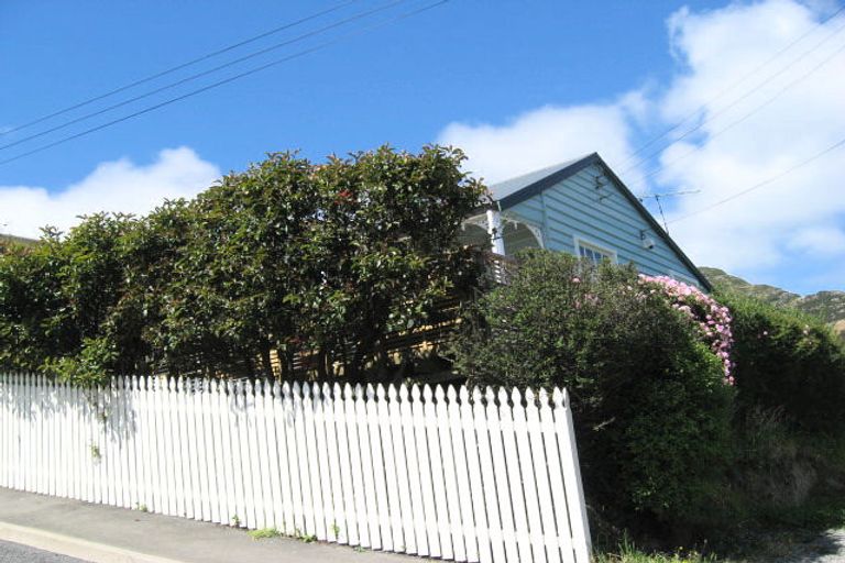 Photo of property in 12 Cornwall Road, Lyttelton, 8082