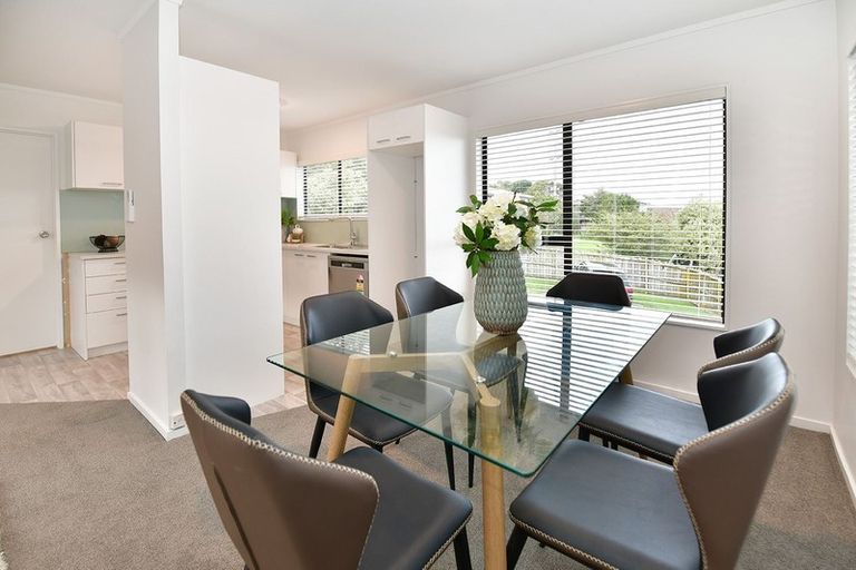 Photo of property in 1/70 Athena Drive, Totara Vale, Auckland, 0629