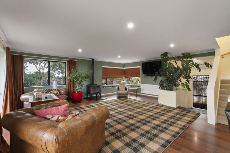 Photo of property in 35 Springdale Grove, Fitzherbert, Palmerston North, 4410