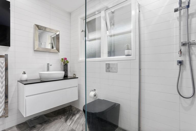 Photo of property in 55 Cliff View Drive, Green Bay, Auckland, 0604