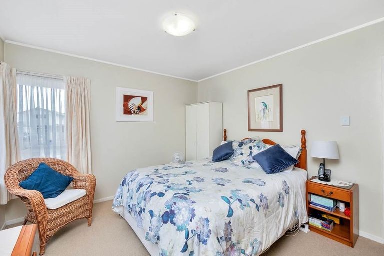 Photo of property in 1/149 Farquhar Road, Glendene, Auckland, 0602
