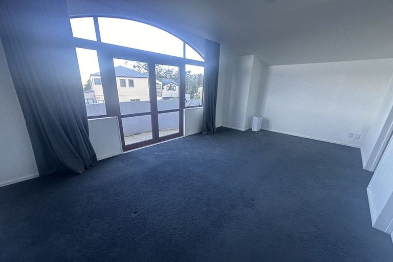 Photo of property in 2/43 Noeleen Street, Glenfield, Auckland, 0629