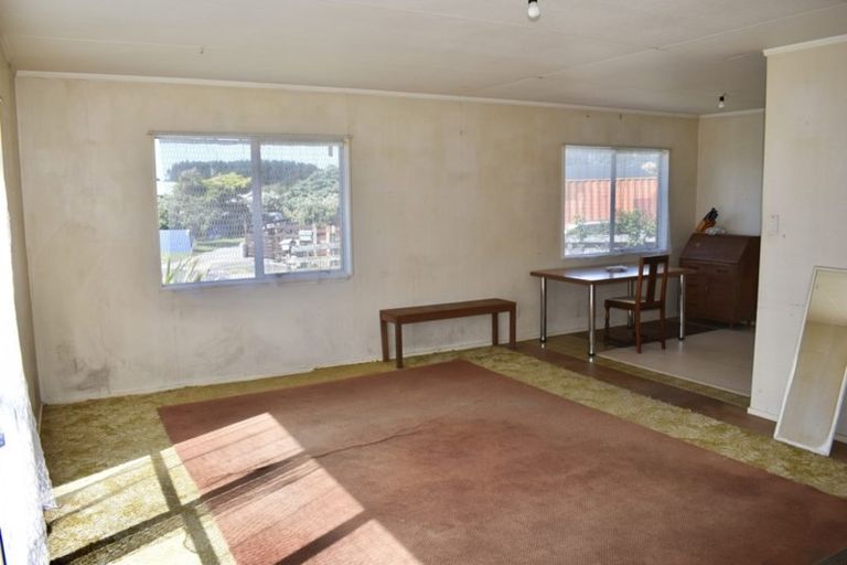 Photo of property in 16 Colenso Place, Otaki Beach, Otaki, 5512