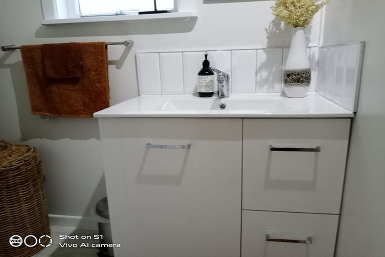 Photo of property in 239 Hepburn Road, Glendene, Auckland, 0602