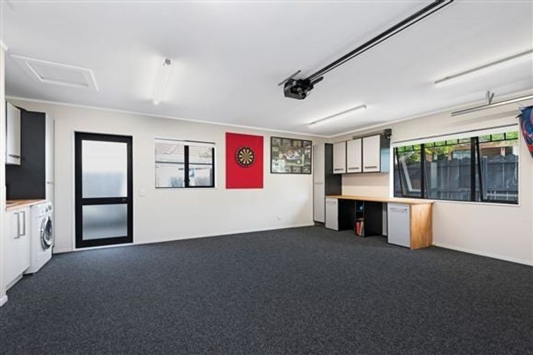 Photo of property in 5 Kalgan Place, Burswood, Auckland, 2013