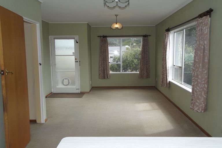 Photo of property in 8/218 Onepu Road, Lyall Bay, Wellington, 6022