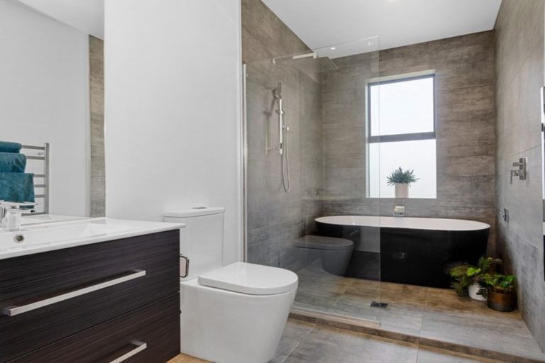 Photo of property in 16 Awanui Crescent, Matakana, 0985