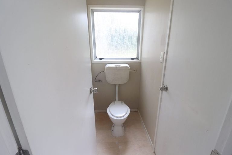 Photo of property in 4 Teviot Place, Totara Vale, Auckland, 0629