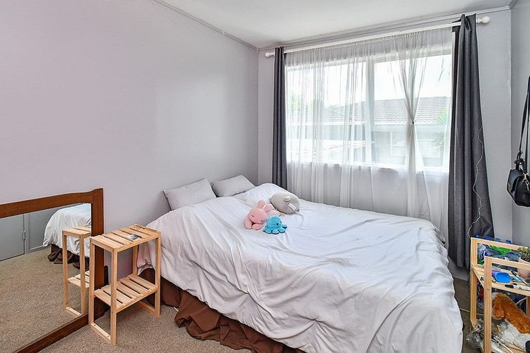 Photo of property in 1/30 Heathberry Close, Papatoetoe, Auckland, 2025