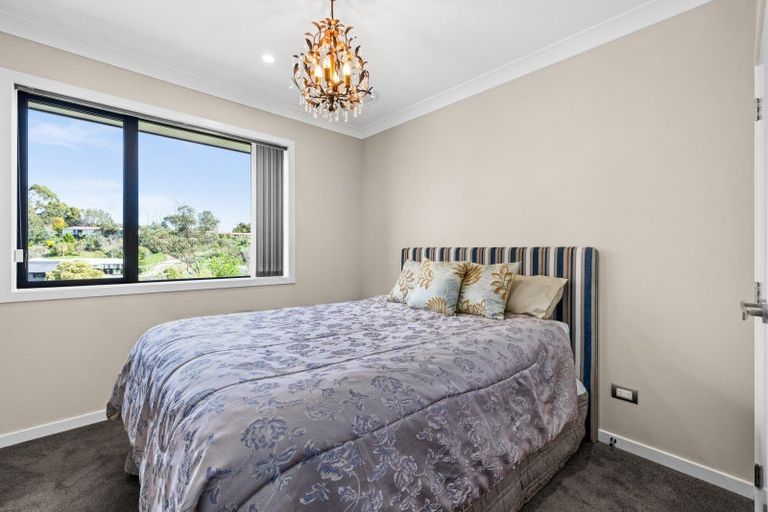 Photo of property in 2 Burbury Ridge, Havelock North, 4130